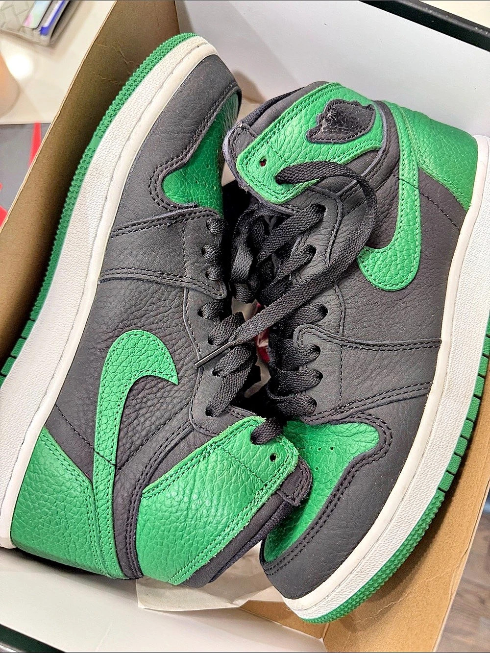 Nike Air Jordan 1 Retro High OG High Top Sneakers Green Black US 6.5 Like New